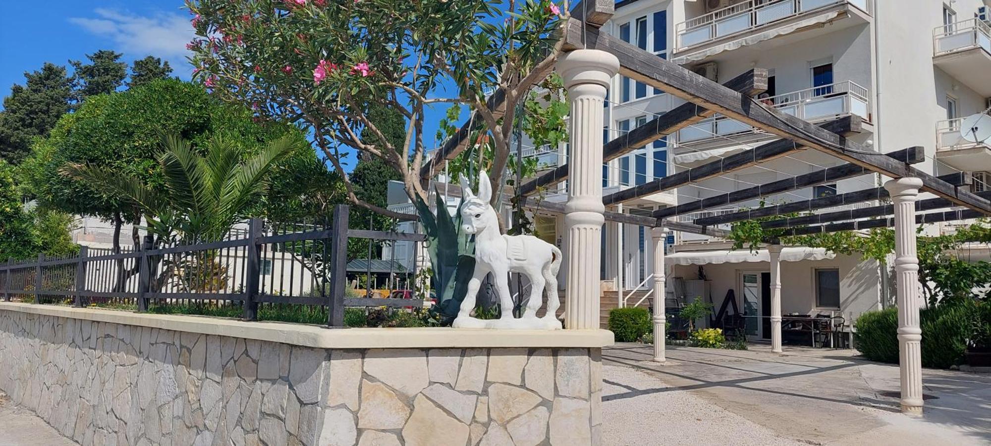 Apartman Figaro Pogled Od Milijun Dolara, 2 Tusa, 2 Wc คาชเตลา ภายนอก รูปภาพ